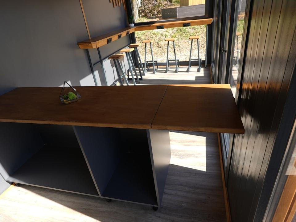 Cafetería contenedor con porche y terraza